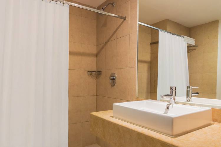 Bathroom Yes Inn Nuevo Veracruz Hotel